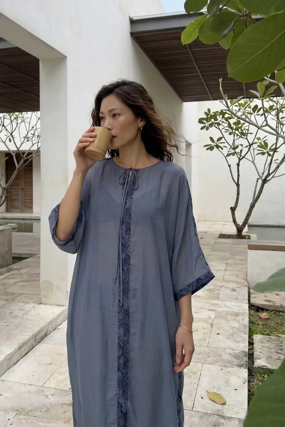 Đầm Suông Dài Kaftan Xanh Phối Hoạ Tiết Lam Vũ Dre240 thời trang Hity