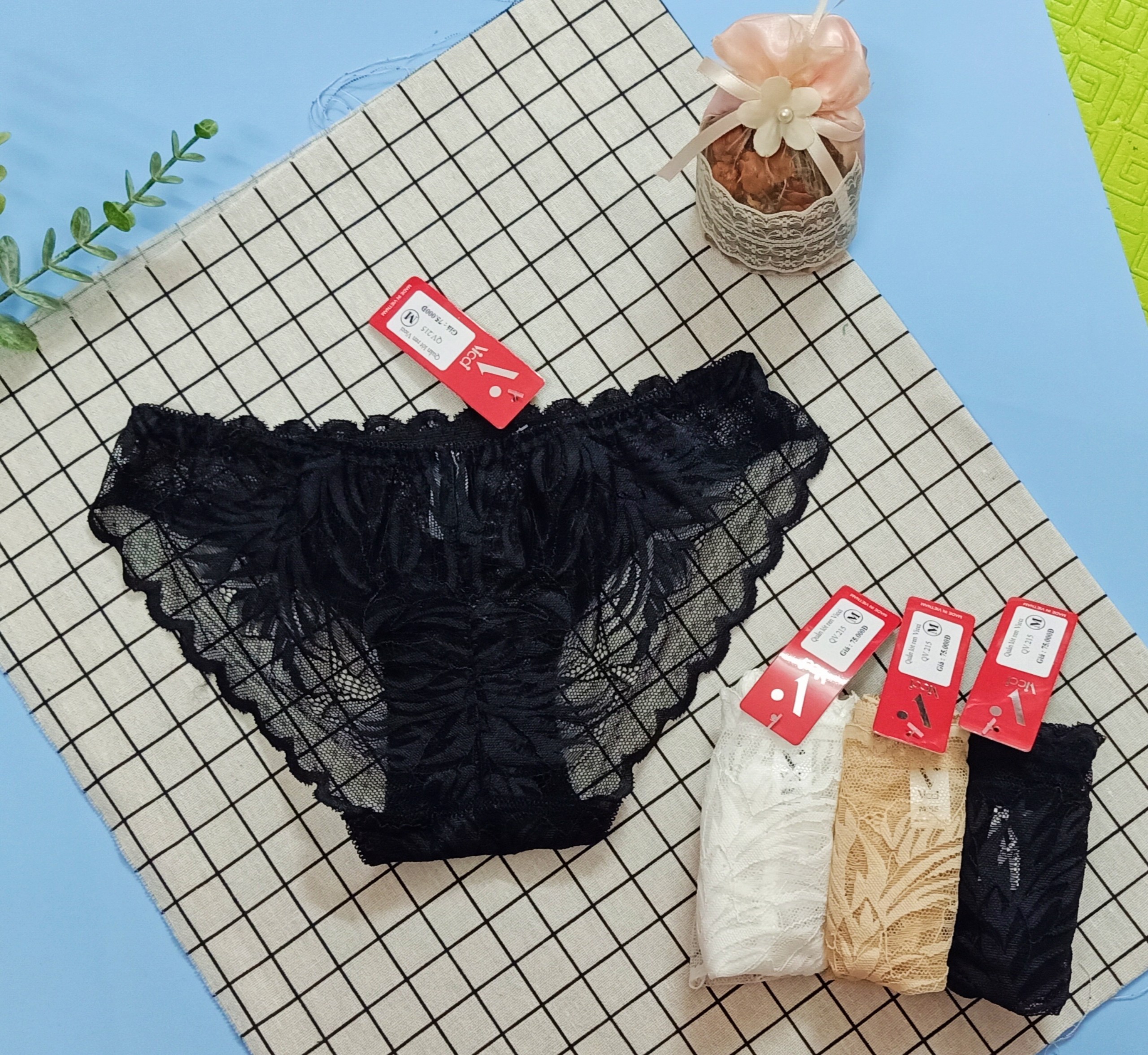 Quần lót nữ ren sexy gợi cảm Vicci QV.215 ôm trọn vòng 3, chất liệu mềm mịn, thoáng khí, không gây cấn hằn mang đến sự lôi cuốn và quyến rũ