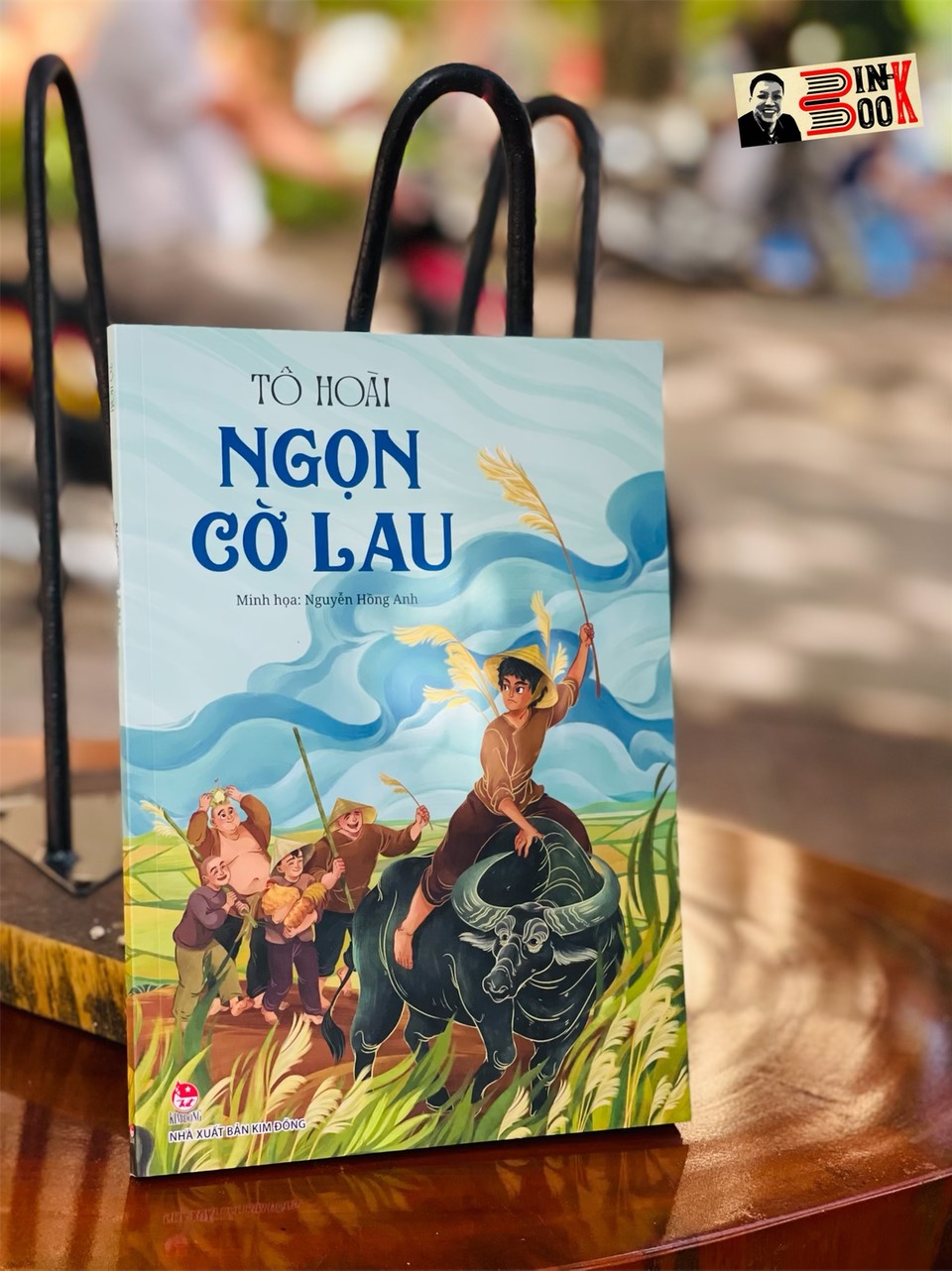 TÔ HOÀI – NGỌN CỜ LAU – minh họa Nguyễn Hồng Anh – minh họa in màu – ấn bản kỷ niệm 65 năm thành lập NXB Kim Đồng