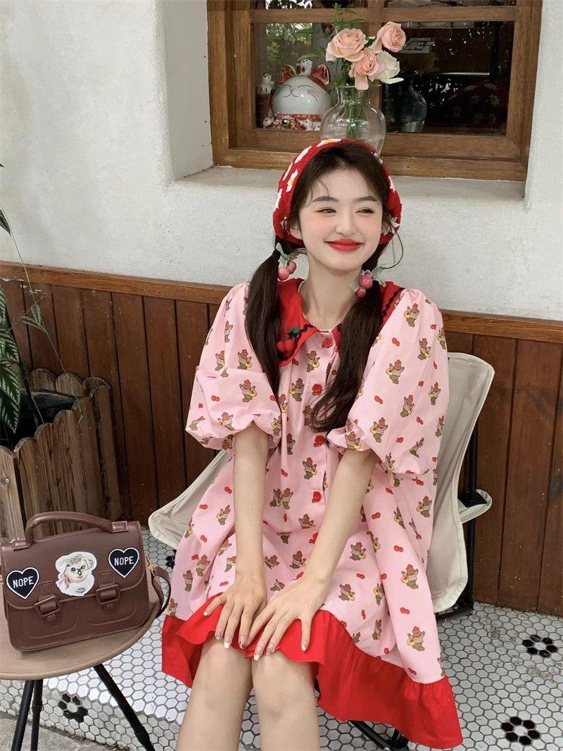 CHENGRUI Phim hoạt hình gấu con in anh đào va chạm màu nối mùa hè phiên bản Hàn Quốc lỏng lẻo giảm tuổi búp bê ngắn tay áo đầm cho phụ nữ