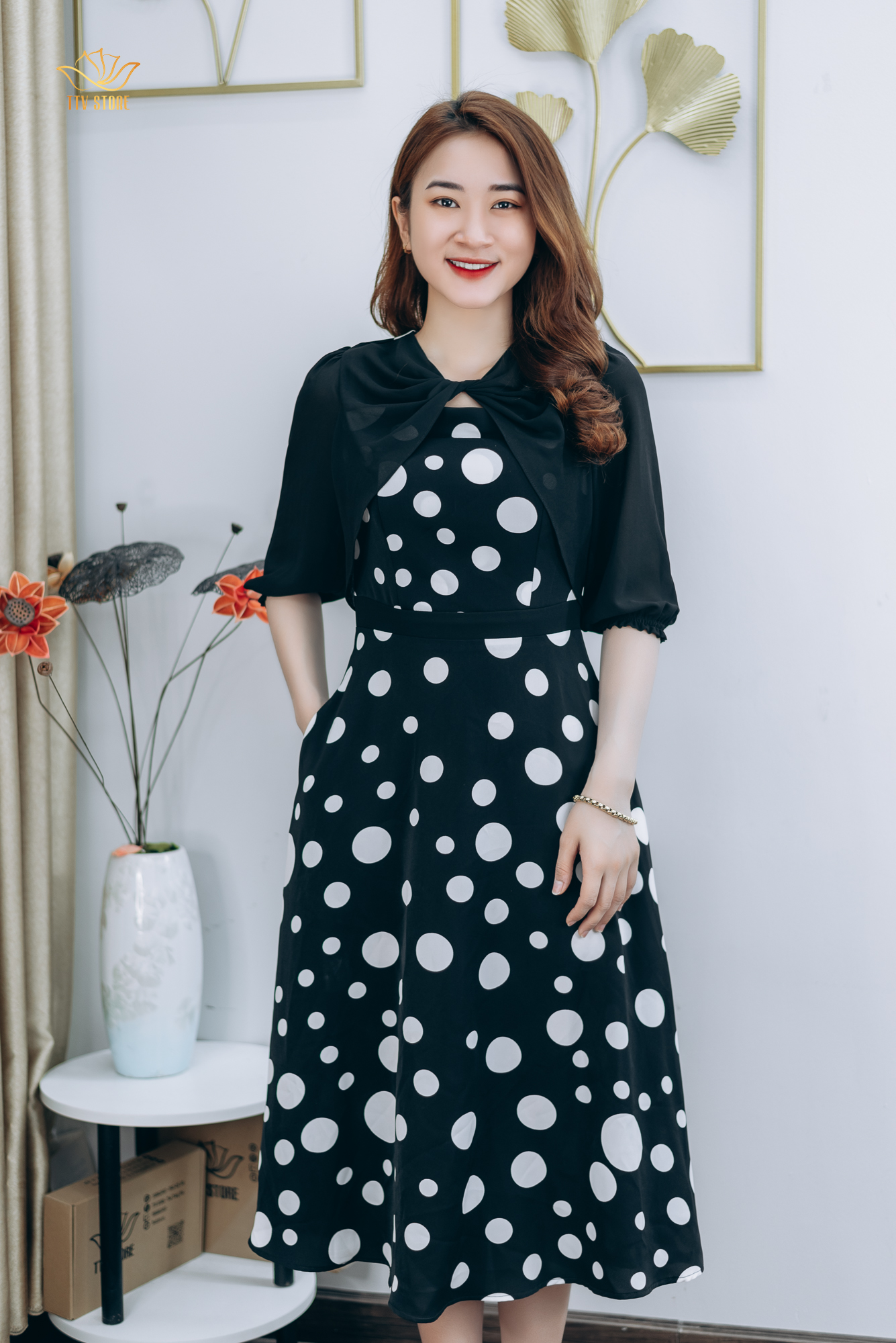 Đầm xòe thiết kế trung niên sang trọng cao cấp Cổ phối nơ màu Đen bi trắng TTV STORE TTV1274