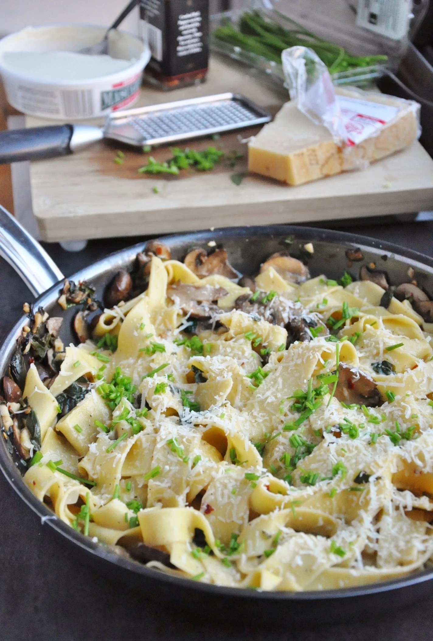 Mì Sợi Dẹt Bản Lớn Colavita Bronze Die Cut Pappardelle A Nido Pasta Nhập Khẩu Từ Ý