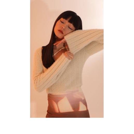 Áo croptop len lông cổ vuông tay loe