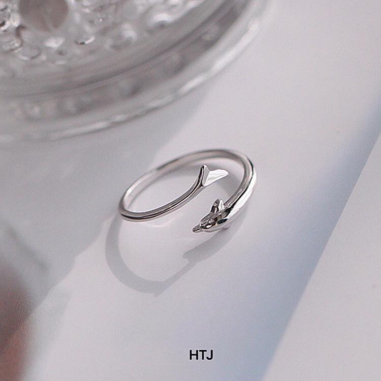 Nhẫn nữ hình cá heo chất liệu bạc Ý MS03c