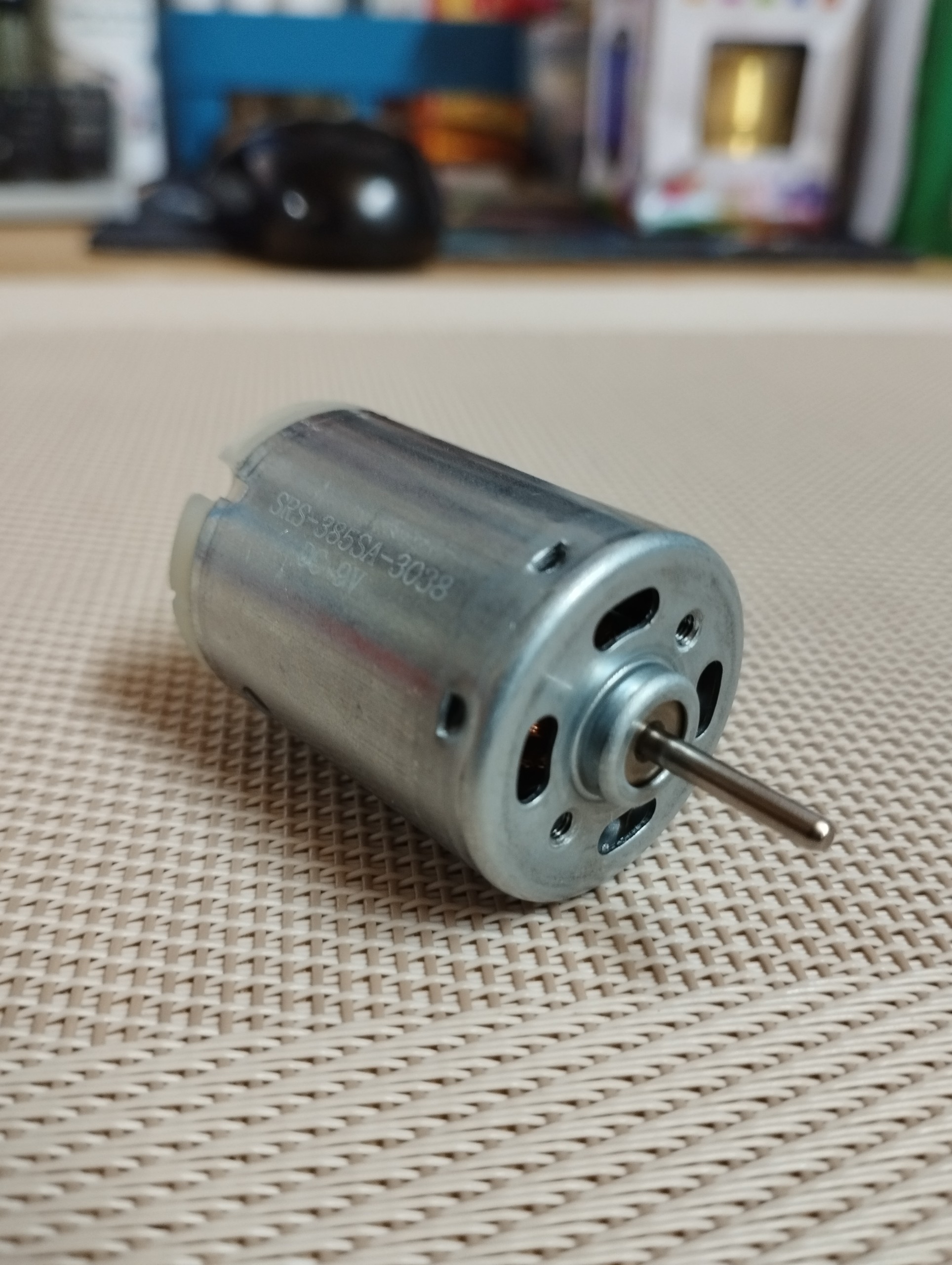 Động cơ 385 điện áp 6v-12v dùng để chế tạo