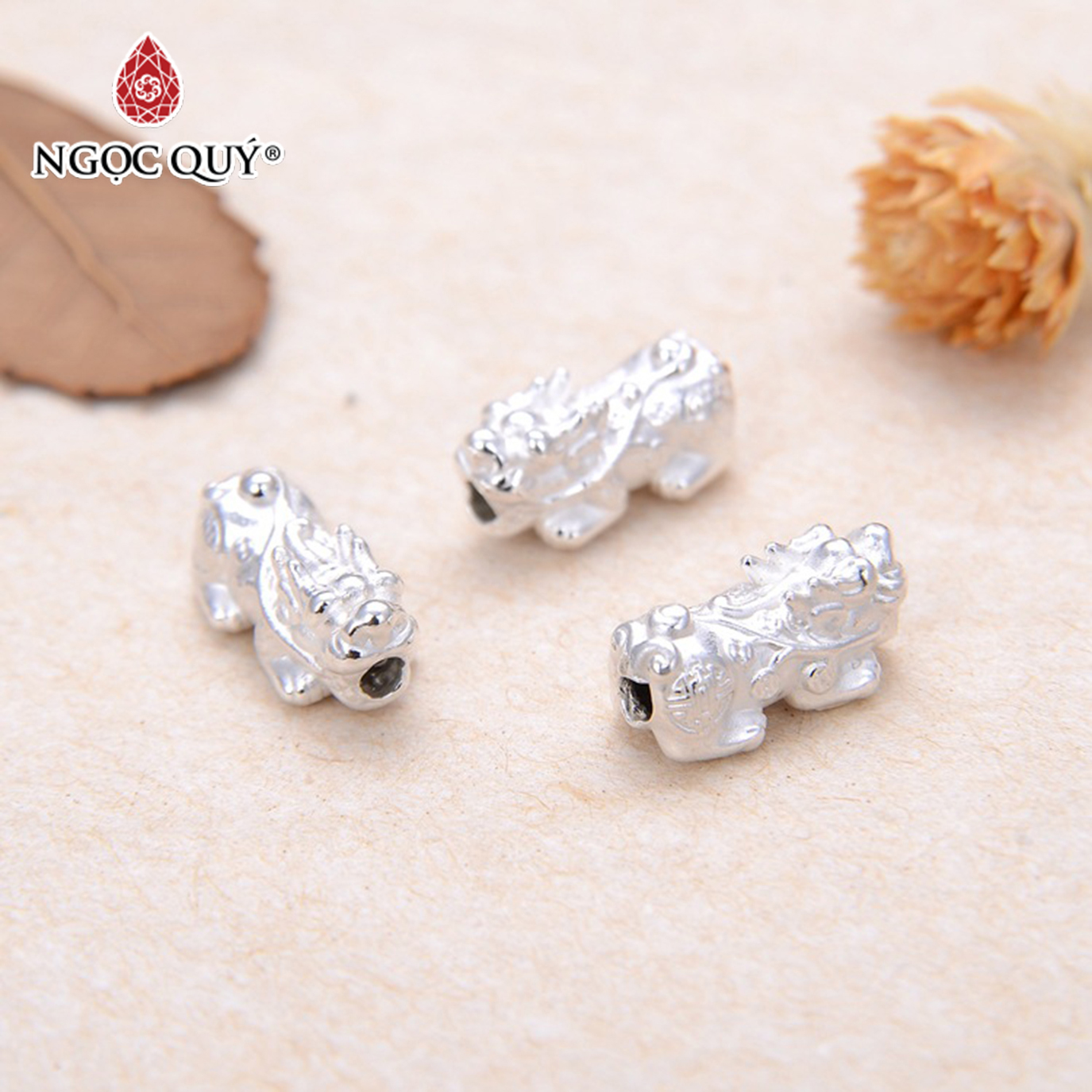 Charm bạc tỳ hưu xỏ ngang - Ngọc Quý Gemstones