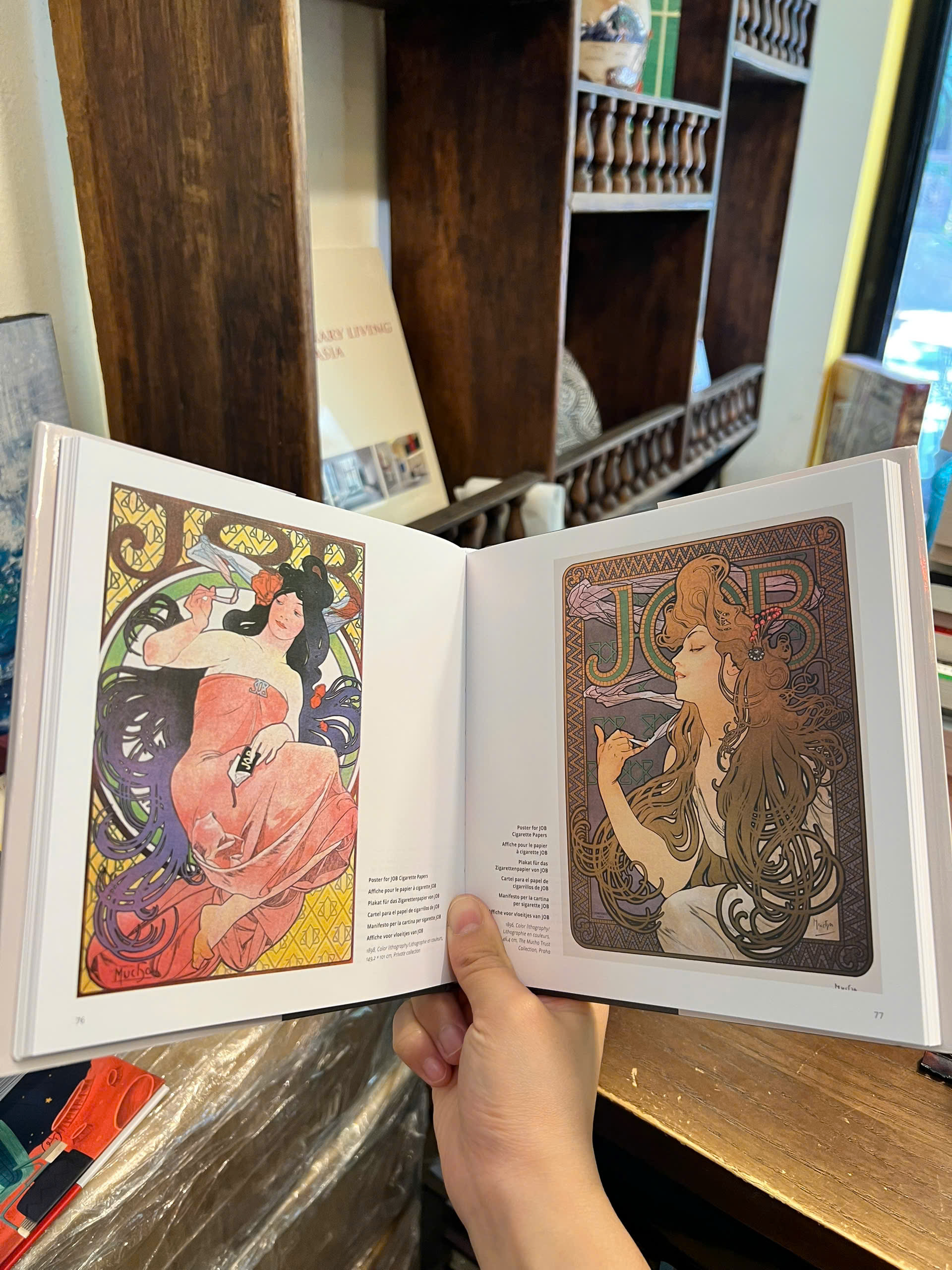 Sách - Mucha by Daniel Kiecol | Art & Design / Ngoại văn Bìa cứng / Nhập khẩu UK / Nghệ thuật