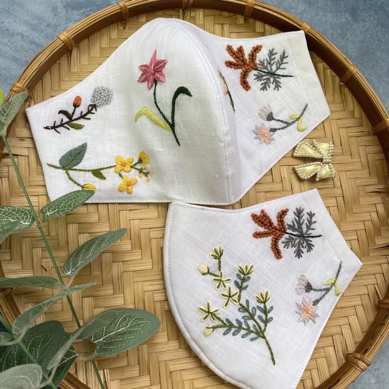 Khẩu trang vải linen thêu tay