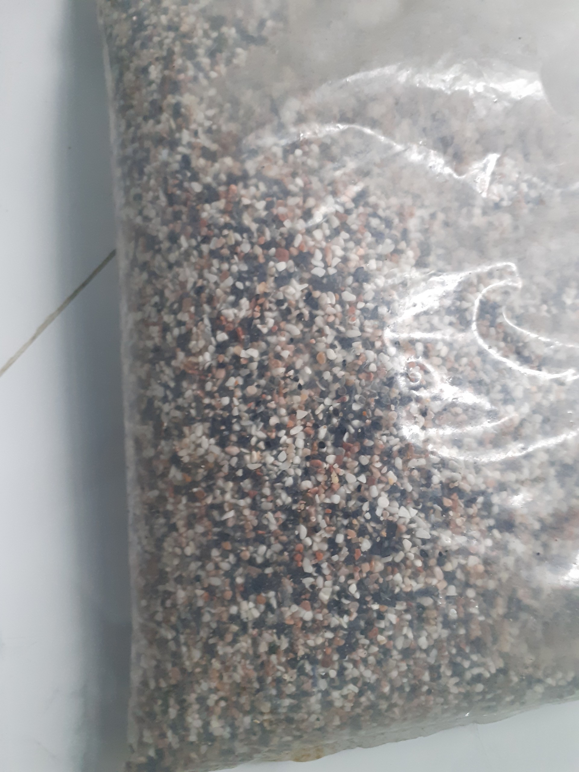 Cát sỏi đủ màu trang trí hồ cá cảnh quan , túi 1 ký