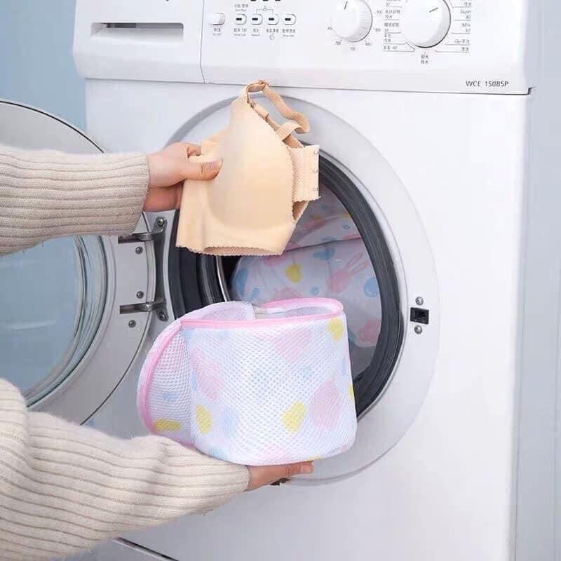 Combo 5 túi lưới đựng đồ giặt , với nhiều kích thước giúp bảo vệ quần áo không bị hỏng khi giặt bằng máy giặt vô cùng tiện lợi 