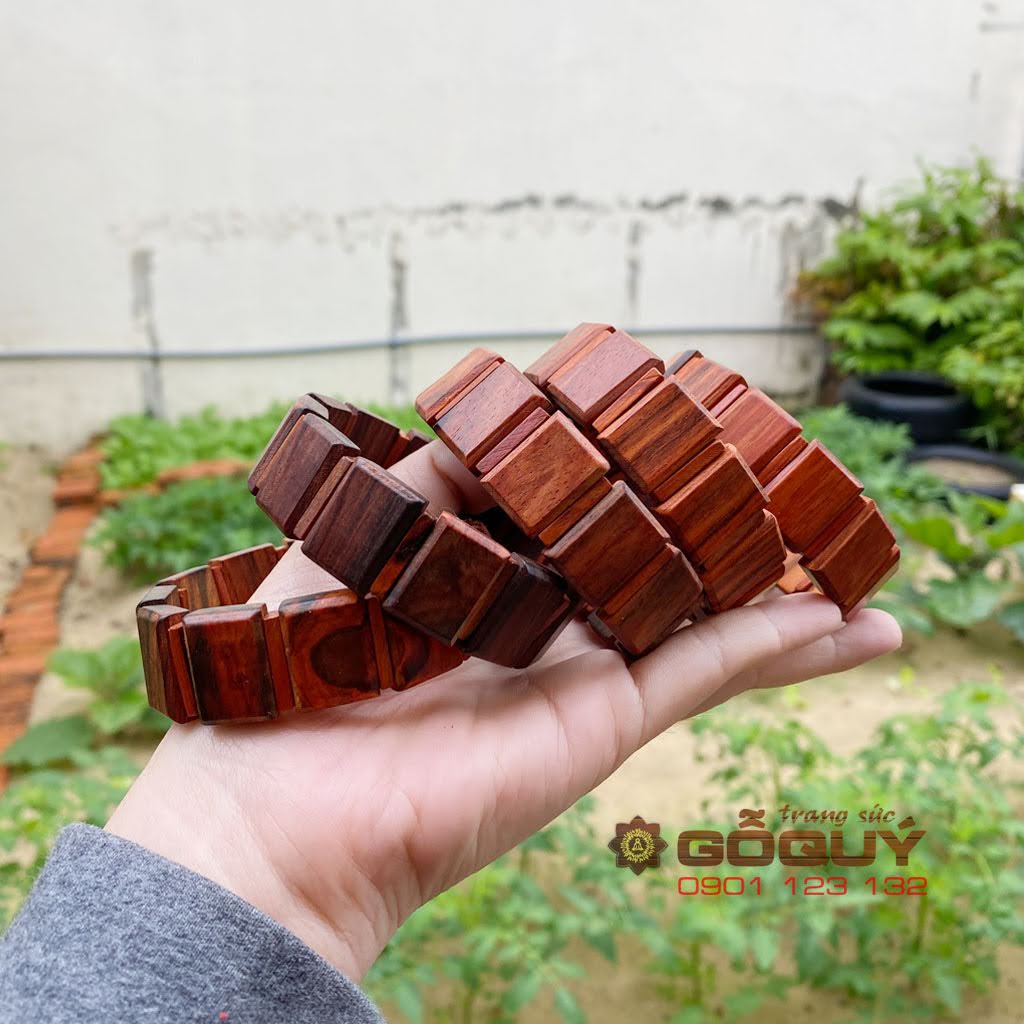 Vòng tay gỗ trắc bản vuông