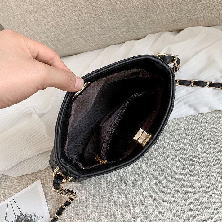 Túi đeo chéo nữ màu đen phong cách HT8