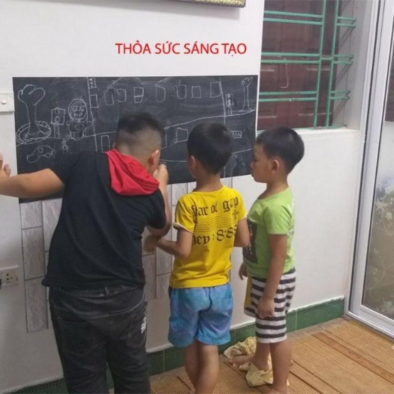 BẢNG DÁN TƯỜNG BẰNG NHỰA PVC MÀU ĐEN