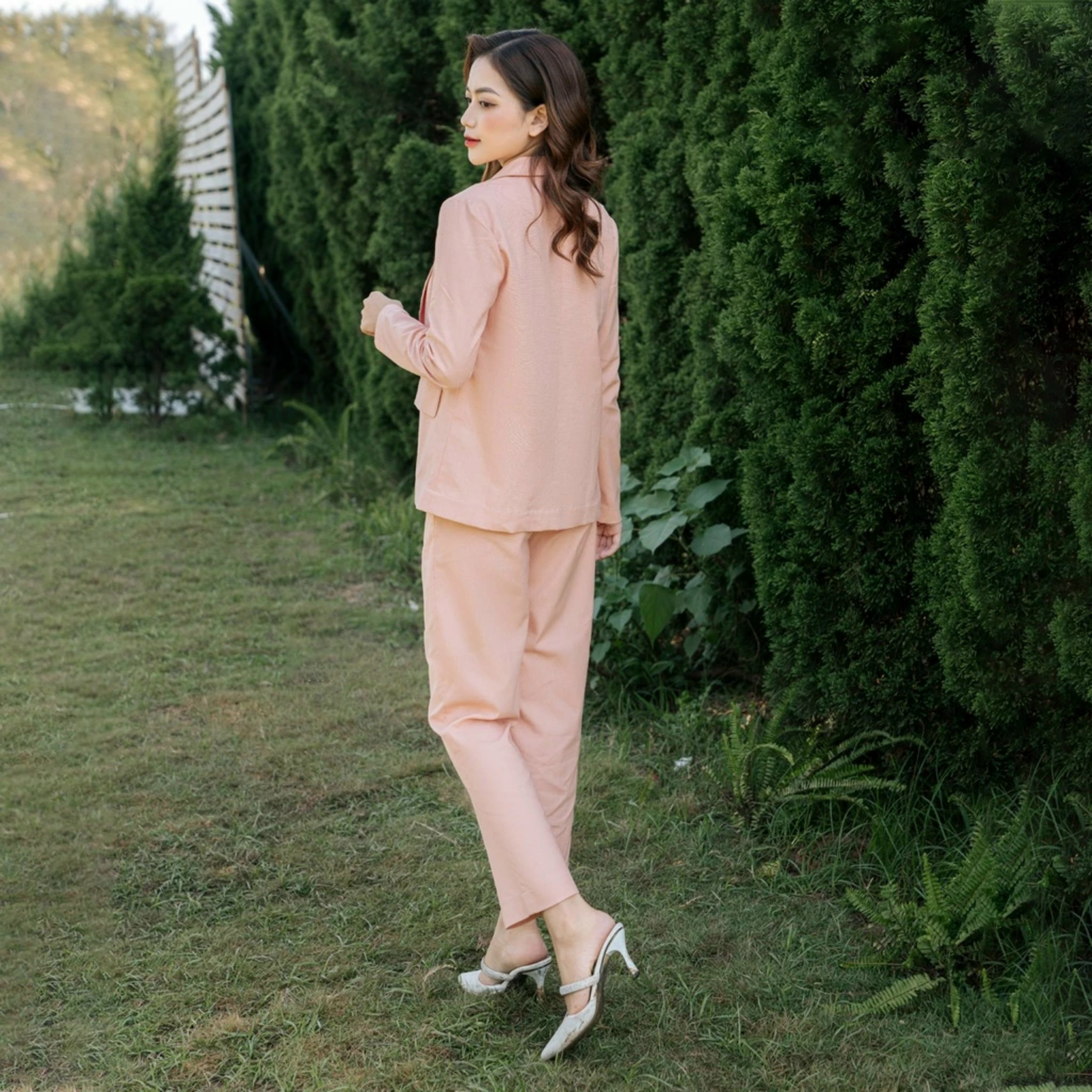 Bộ vest blazer nữ màu hồng nhẹ nhàng phong cách vintage Hàn Quốc, chất linen mềm mát Đũi Việt