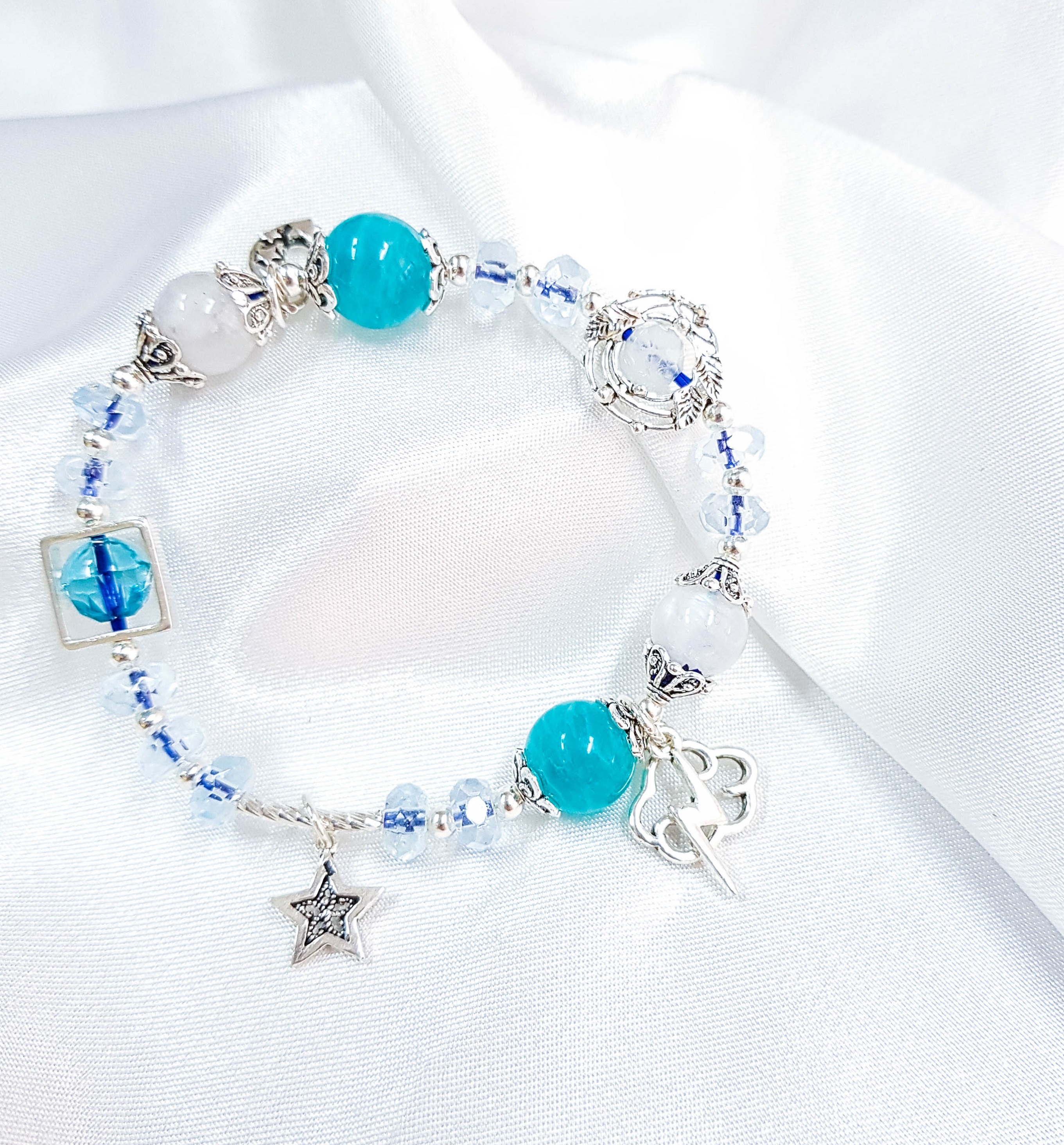 Vòng tay mệnh thủy, kim đá Aquamarite, đá moonstone mix đá pha lê+ charm sao, trắng LAT.108