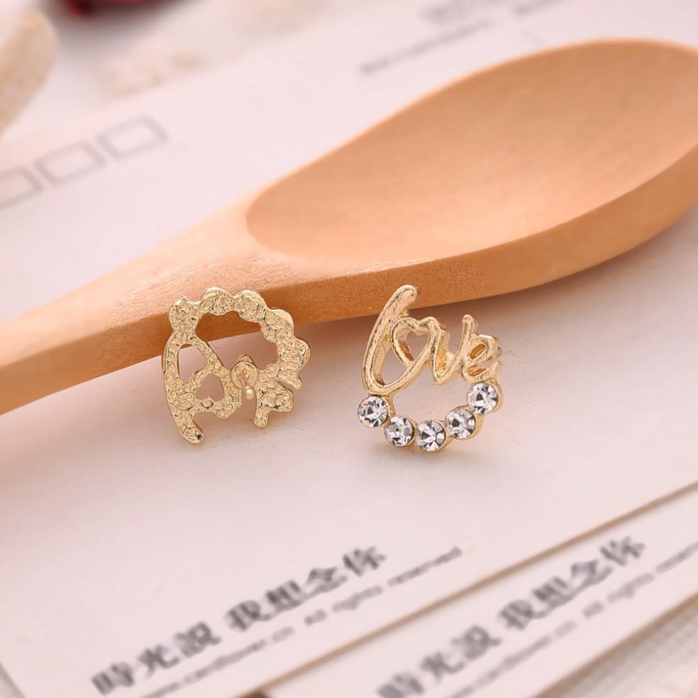 Khuyên Tai Hình Chữ Love Đính Đá Màu Vàng Gold Thanh Lịch Độc Đáo Hợp Thời Trang Cho Nữ