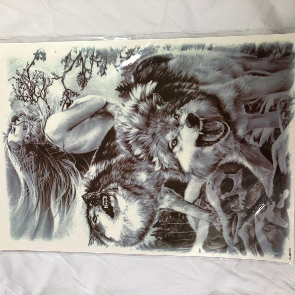 Hình xăm dán kín lưng thiếu nữ trần trịu giữa bầy sói trắng đen 34x48cm