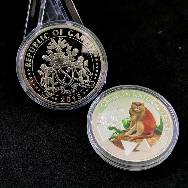 Xu hình con Khỉ Gambia 1000 Dalasis 2015 dùng trưng bày trong nhà, trên bàn sách, khảm thủ công mỹ nghệ, làm quà tặng độc lạ ý nghĩa, kích thước 4cm, màu bạc - TMT Collection - SP005213