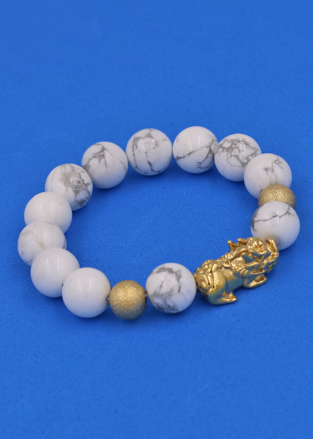 Vòng tay đá White Howlite 12 ly - cẩn Tỳ Hưu Phong Thủy inox vàng VHLTHHBV12 - hợp mệnh Kim, mệnh Thủy