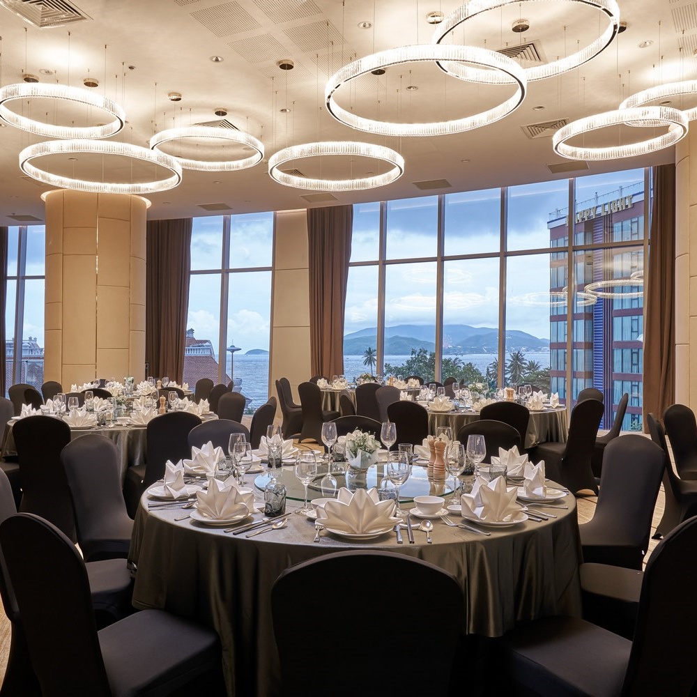 The Empyrean Hotel 5* Nha Trang - Đối Diện Biển Và Quảng Trường, Buffet Sáng, Hồ Bơi Vô Cực Nước Mặn Đáy Kính
