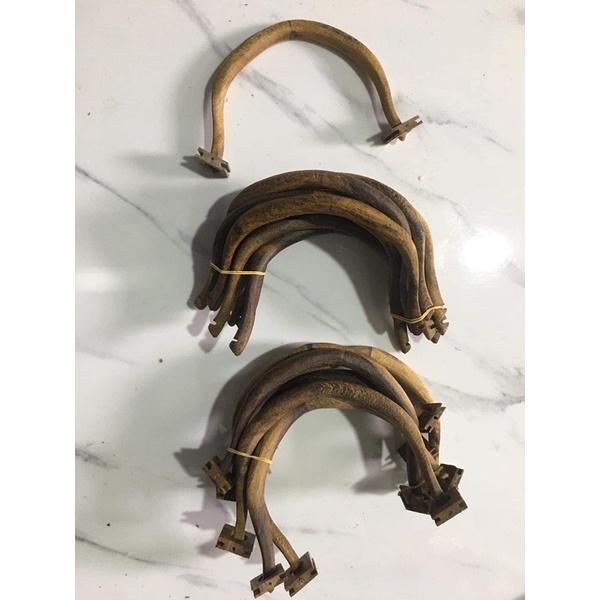 1 chiếc cầu góc lồng chim chào mào gỗ muồng cao cấp