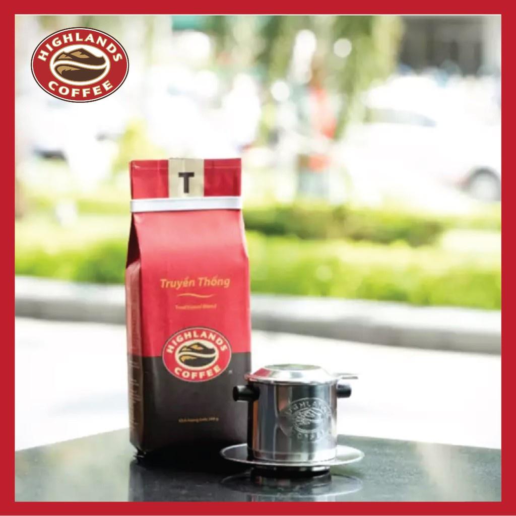 Thùng 12 gói Cà phê Rang xay Truyền thống Highland Coffee 200g