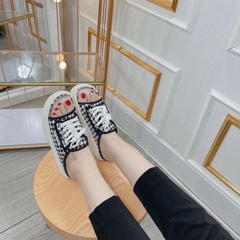 Giày sục thể thao hở mũi độn 3p màu đen và kẻ caro, dép thời trang nữ giả sục thắt dây