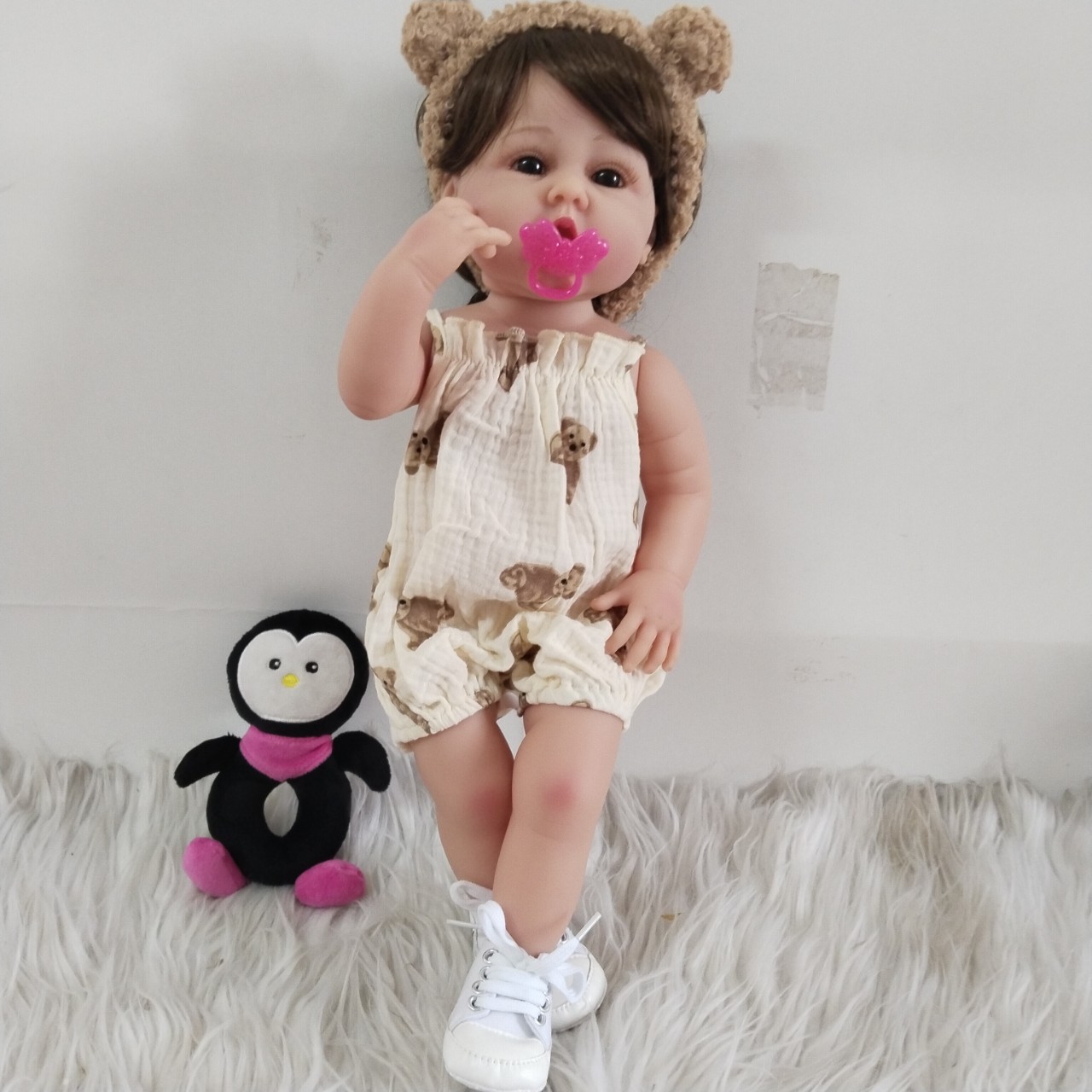 Búp Bê Tái Sinh Thân Nhựa Mềm 55cm = 22 inch Bé Gái Ăn Ngón Tay Áo Nâu Reborn Body Full Vynil doll PVN4909