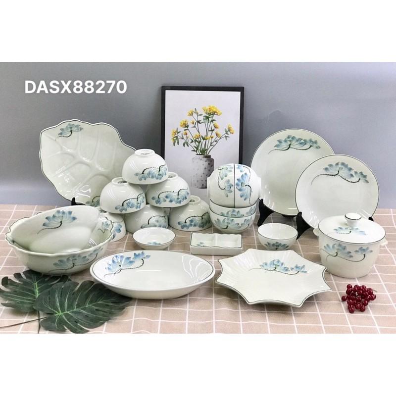 Bộ bát đĩa men trắng kem, họa tiết hoa sen vẽ thủ công. Gốm sứ Bát Tràng.