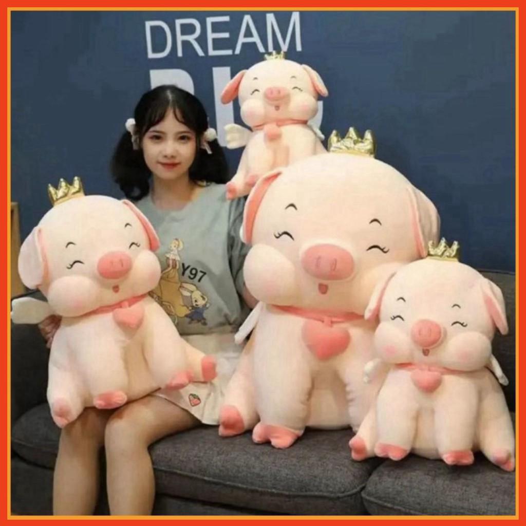 Gấu Bông Heo Ngồi Vương Miện Đeo Chuông Tim, Lợn Bông Mềm Mịn Nhập Khẩu Cao Cấp Quà Tặng Ý Nghĩa Cho Bé Và Người Thân