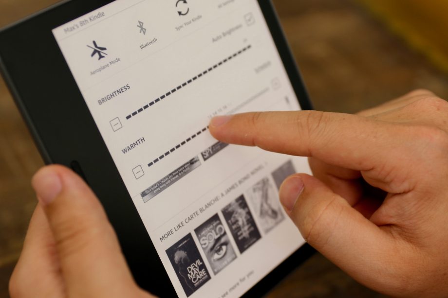 Máy đọc sách Amazon Kindle Oasis 2 - dung lượng 8GB - Hàng nhập khẩu