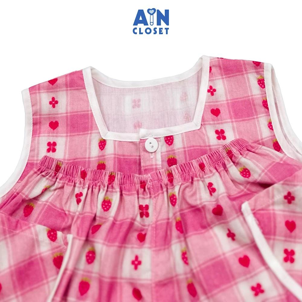 Bộ quần áo Lửng bé gái hoạ tiết Caro Hồng Hoa Dâu Cotton - AICDBGBVTVO8 - AIN Closet