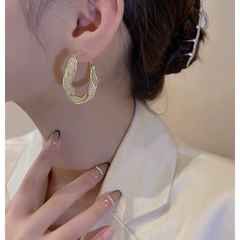Khuyên tai bông tai nữ tròn xoắn dự tiệc đẹp Ring House