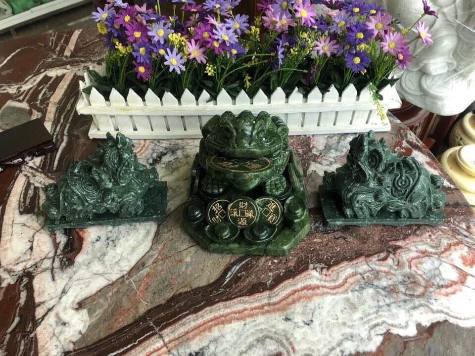 Bộ combo tượng Tỳ Hưu dài 15cm và Tượng Cóc Ba Chân, Cóc Ngậm Tiền, Thiềm Thừ phong thủy dài 20cm đá ngọc Ấn Độ trang trí bàn thờ ông thần tài thổ địa
