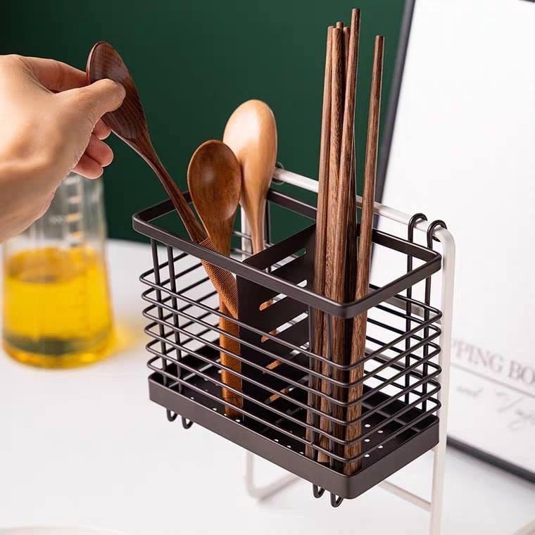 Ống Cắm Đũa 2 Ngăn Sắt Sơn Tĩnh Điện Có Móc Treo - Hàng Chất Lượng