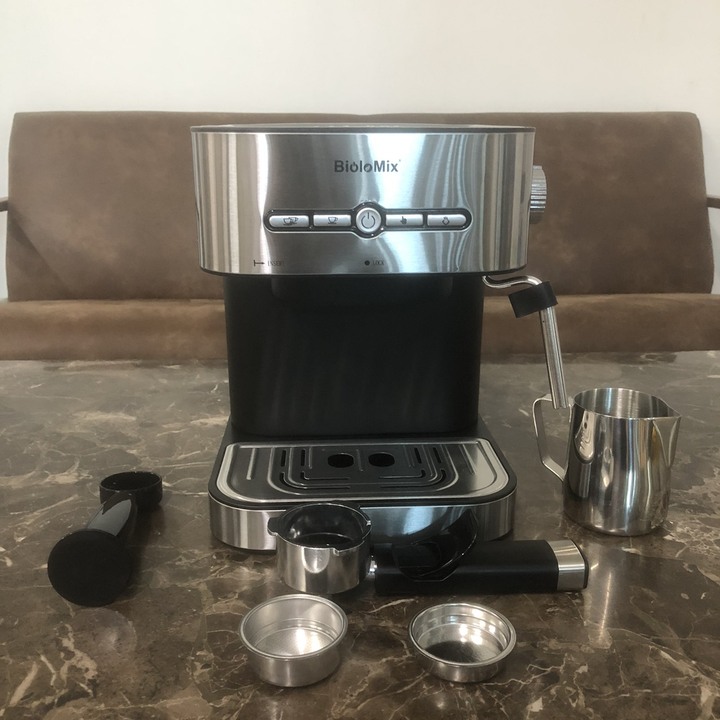Máy pha cà phê Espresso kết hợp tạo bọt sữa Cappuccino thương hiệu của mọi nhà BioloMix CM6866, ngăn chứa nước 1.5L, áp suất 20 bar- Hàng chính hãng