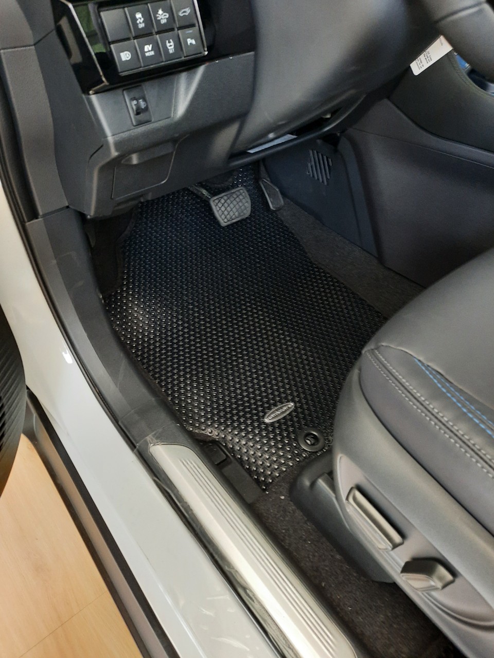 Thảm lót sàn KATA cho xe Toyota Yaris Cross ( 2023- nay)- Hàng chính hãng không mùi, không ẩm mốc, dễ vệ sinh ( bản Hybrid và bản thường)