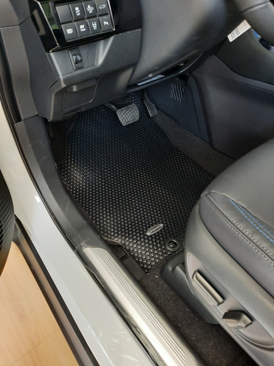 Thảm lót sàn KATA cho xe Toyota Yaris Cross - Hàng chính hãng không mùi, không ẩm mốc, dễ vệ sinh