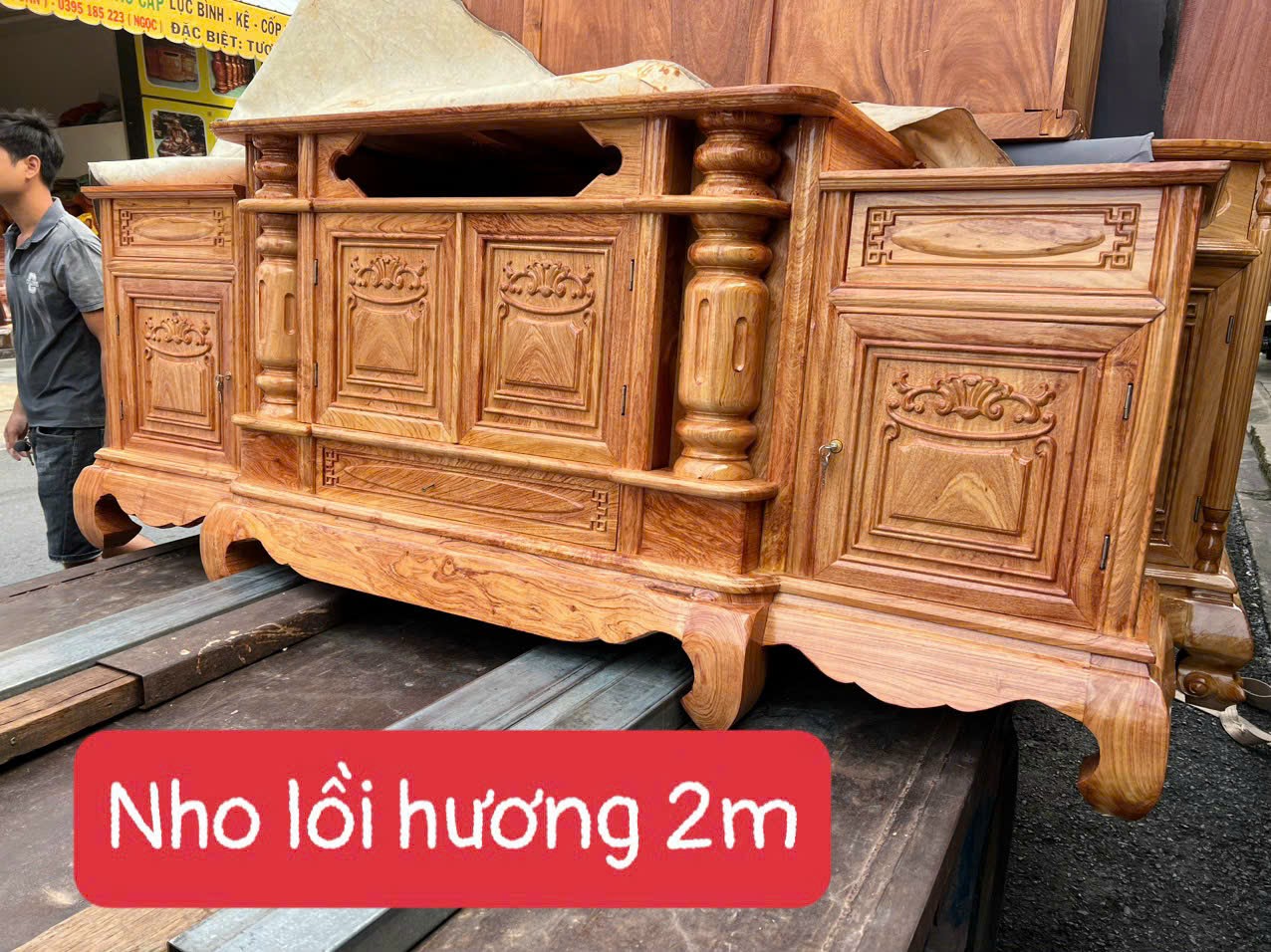 KỆ TIVI CỘT NHO LỒI HƯƠNG,TỦ GỖ TRANG TRÍ PHÒNG KHÁCH CC4