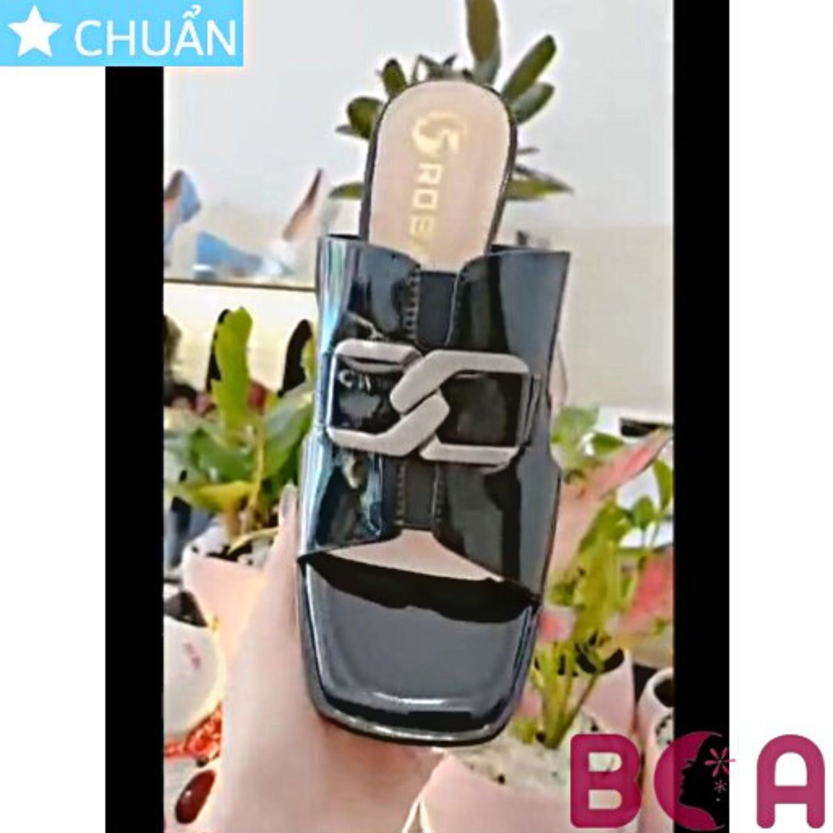 Giày cao gót nữ hở mũi 8p RO490 ROSATA tại BCASHOP đế vuông cách điệu cùng màu thân, quai ngang có đính khóa - màu đen
