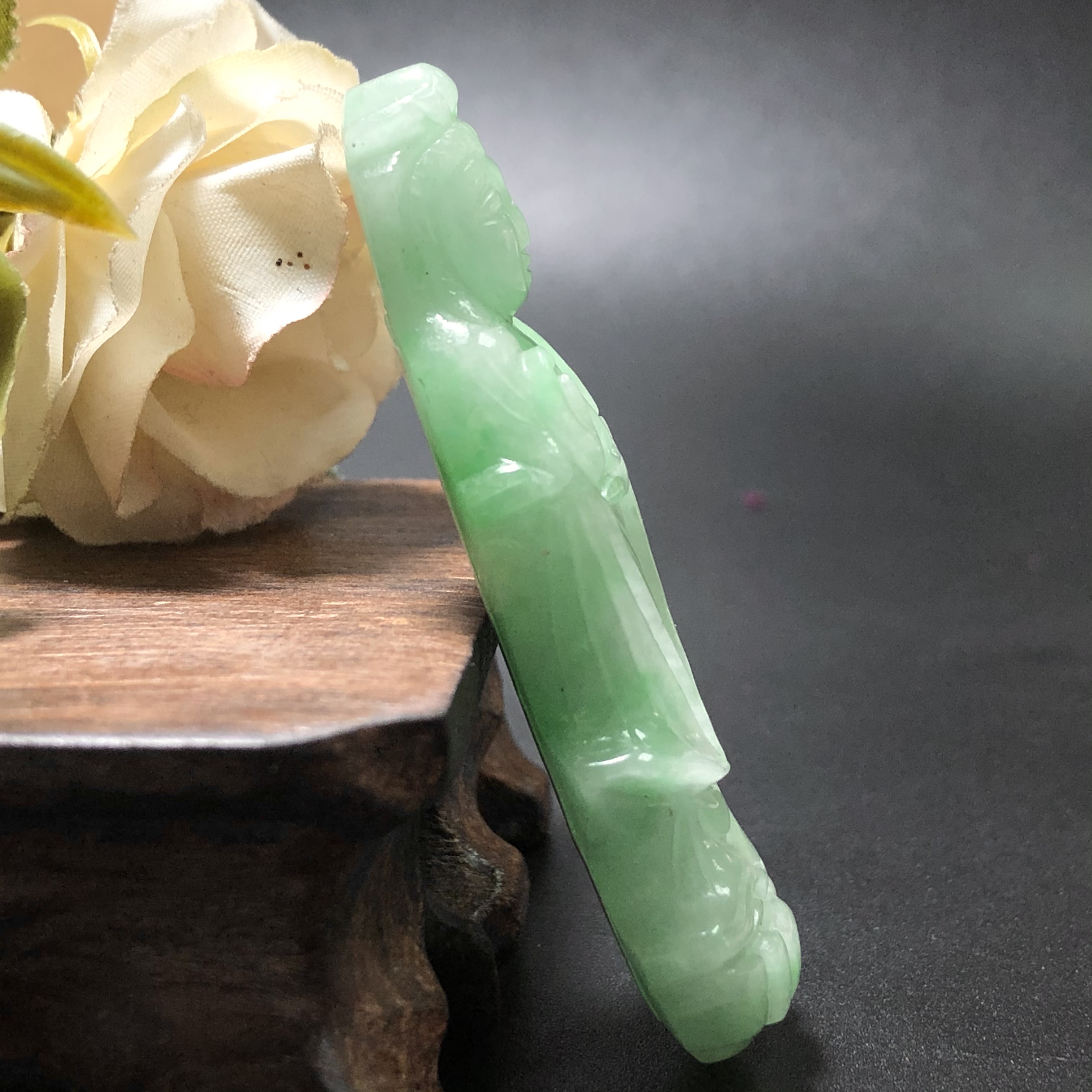 Mặt Phật Bà đứng Cẩm Thạch xanh lí cao cấp