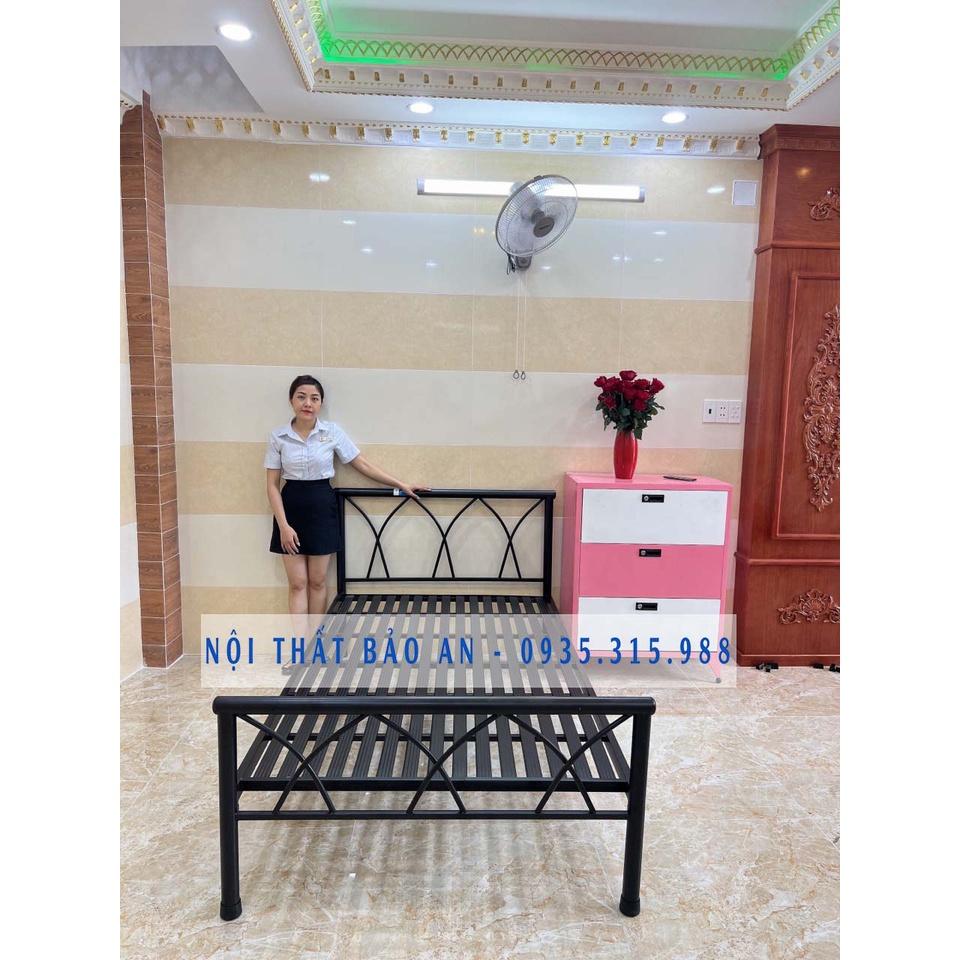 Giường sắt mỹ nghệ đan chéo 1m2x2m, tháo lắp dễ dàng