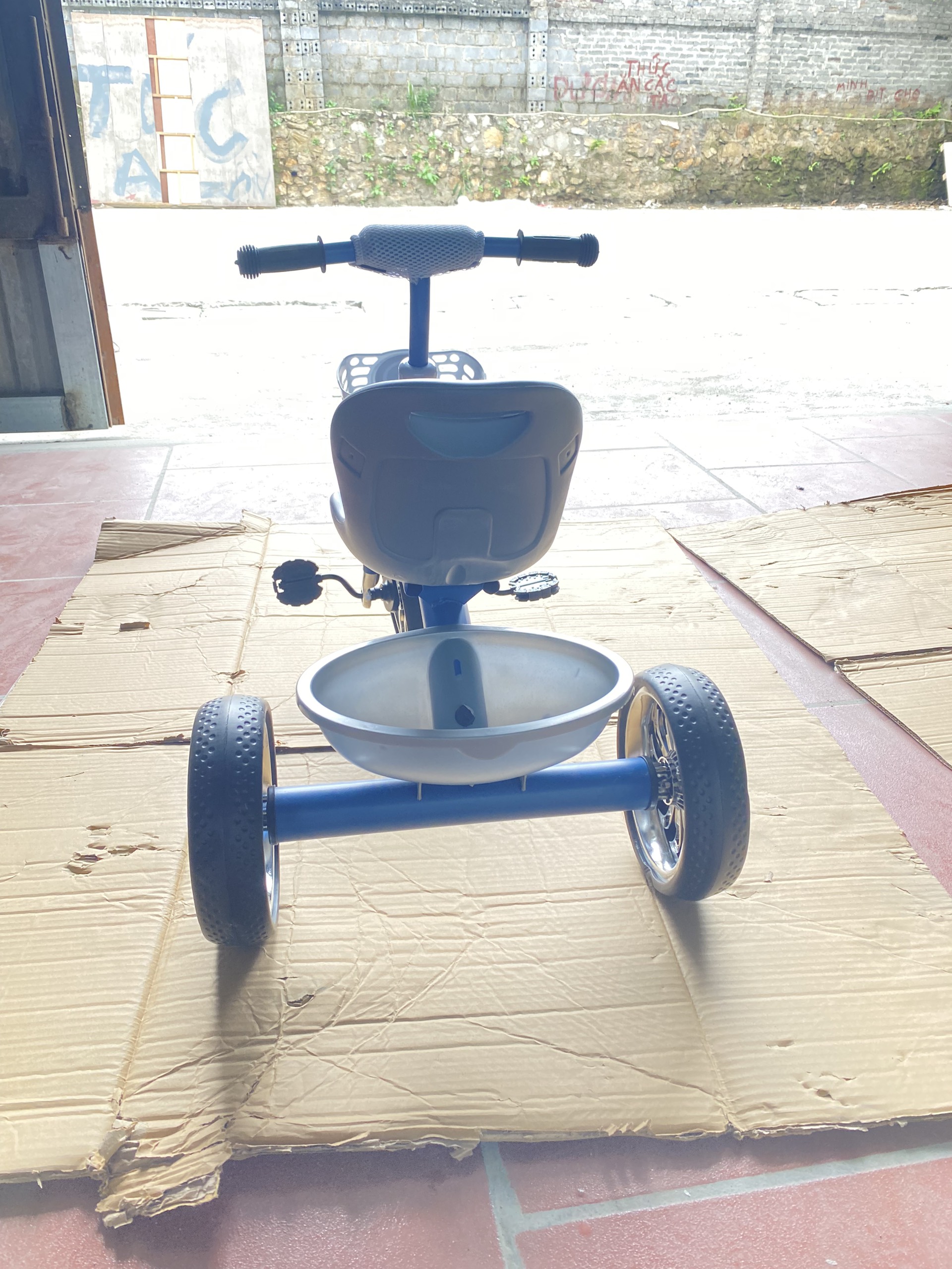 Xe đạp 3 bánh cho bé Mã 610, khung kim loại, có giỏ