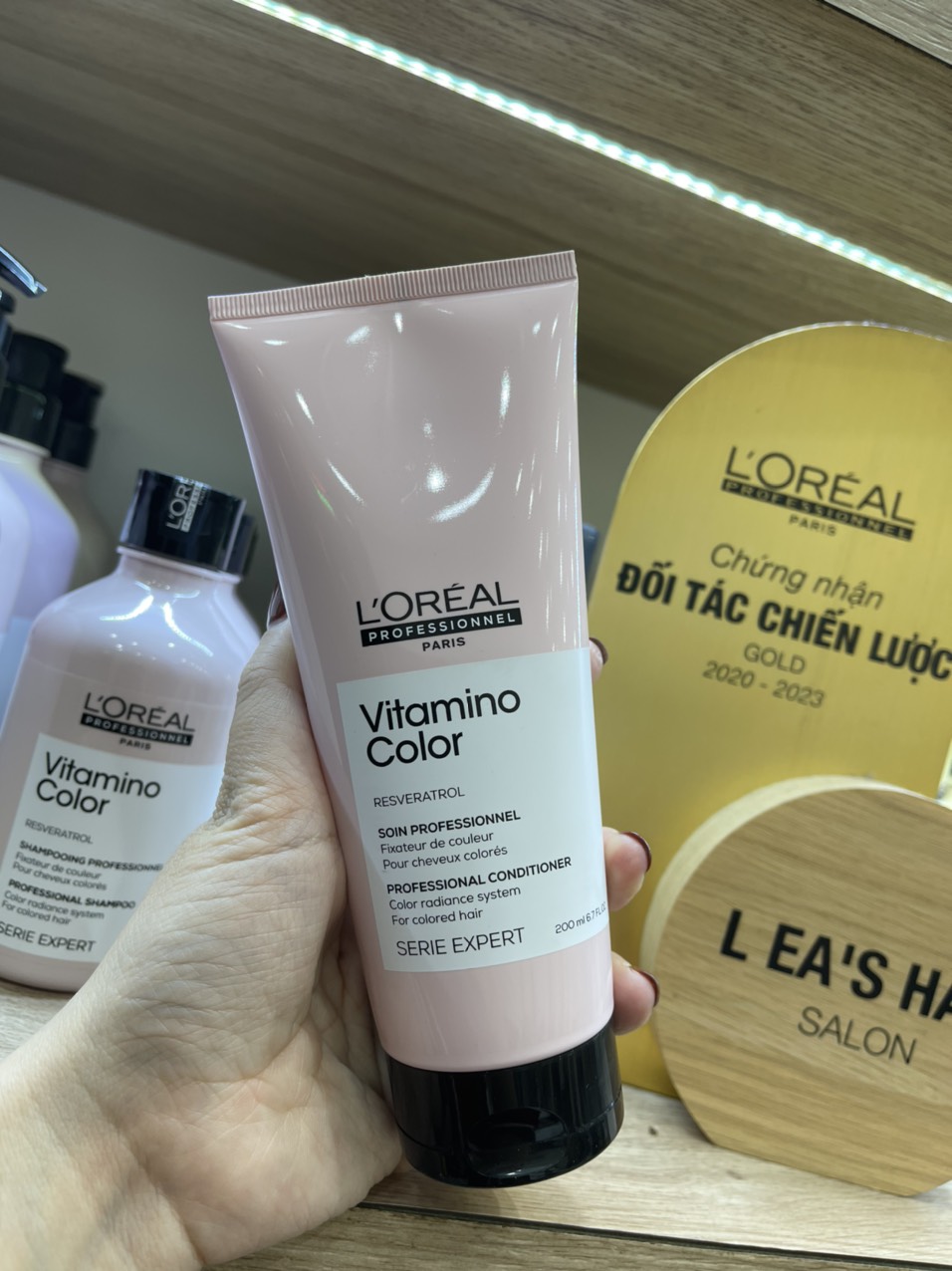 Dầu xả L'oreal Serie Expert Vitamino color conditioner chăm sóc tóc nhuộm