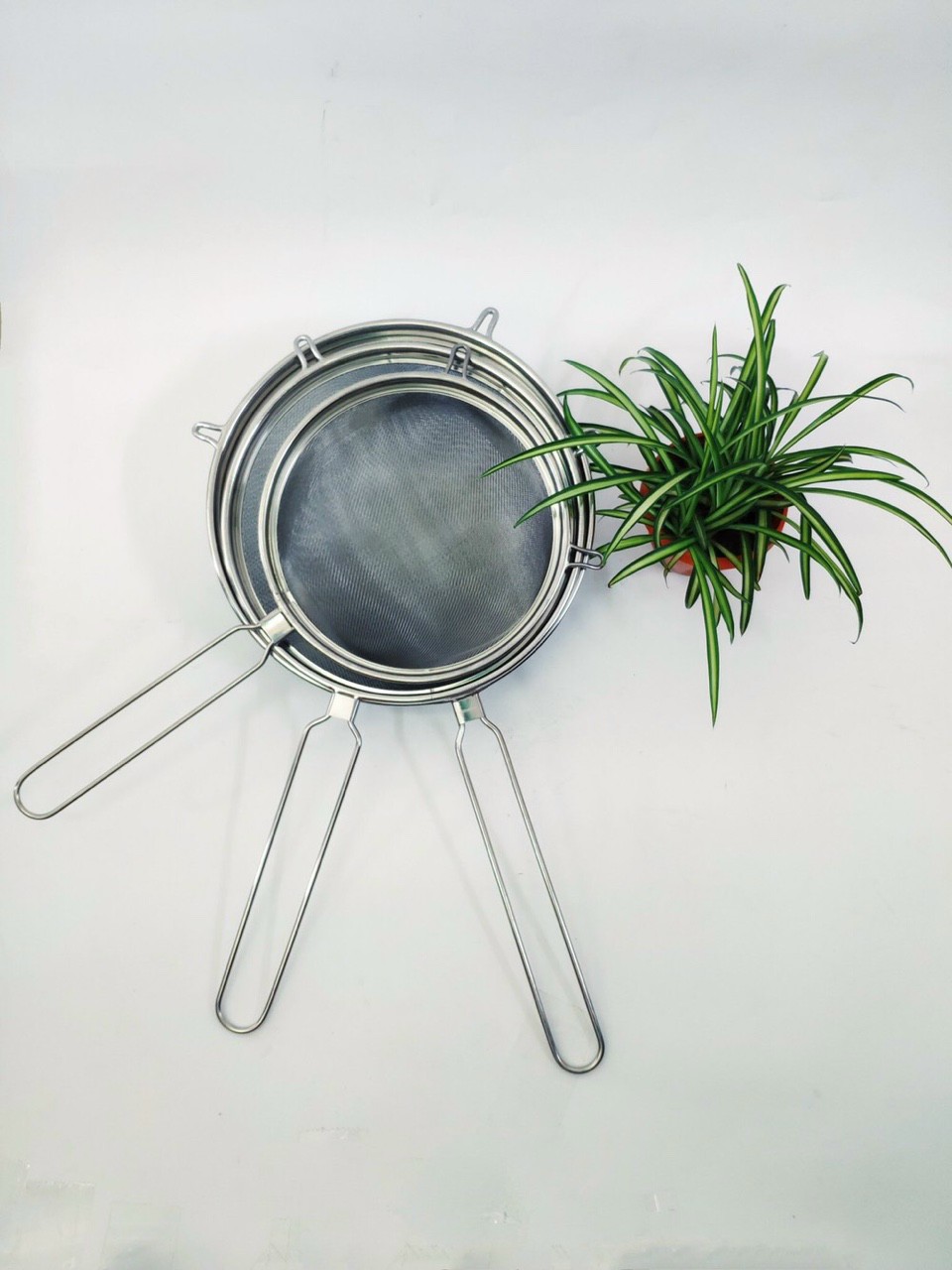 Ray lọc tròn inox có tai gác ,Loại 19 cm và 25 cm - Lọc bột cháo, nước ép, thức ăn dặm cho bé