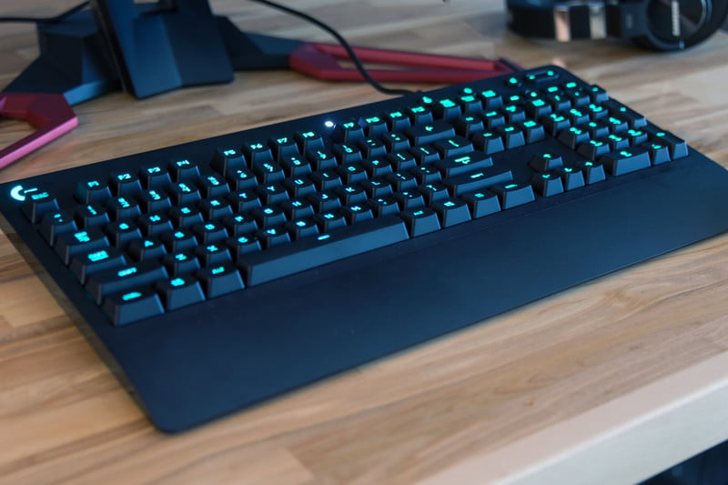 Bàn phím game có dây Logitech G213 Prodigy RGB Lightsync - Hàng chính hãng