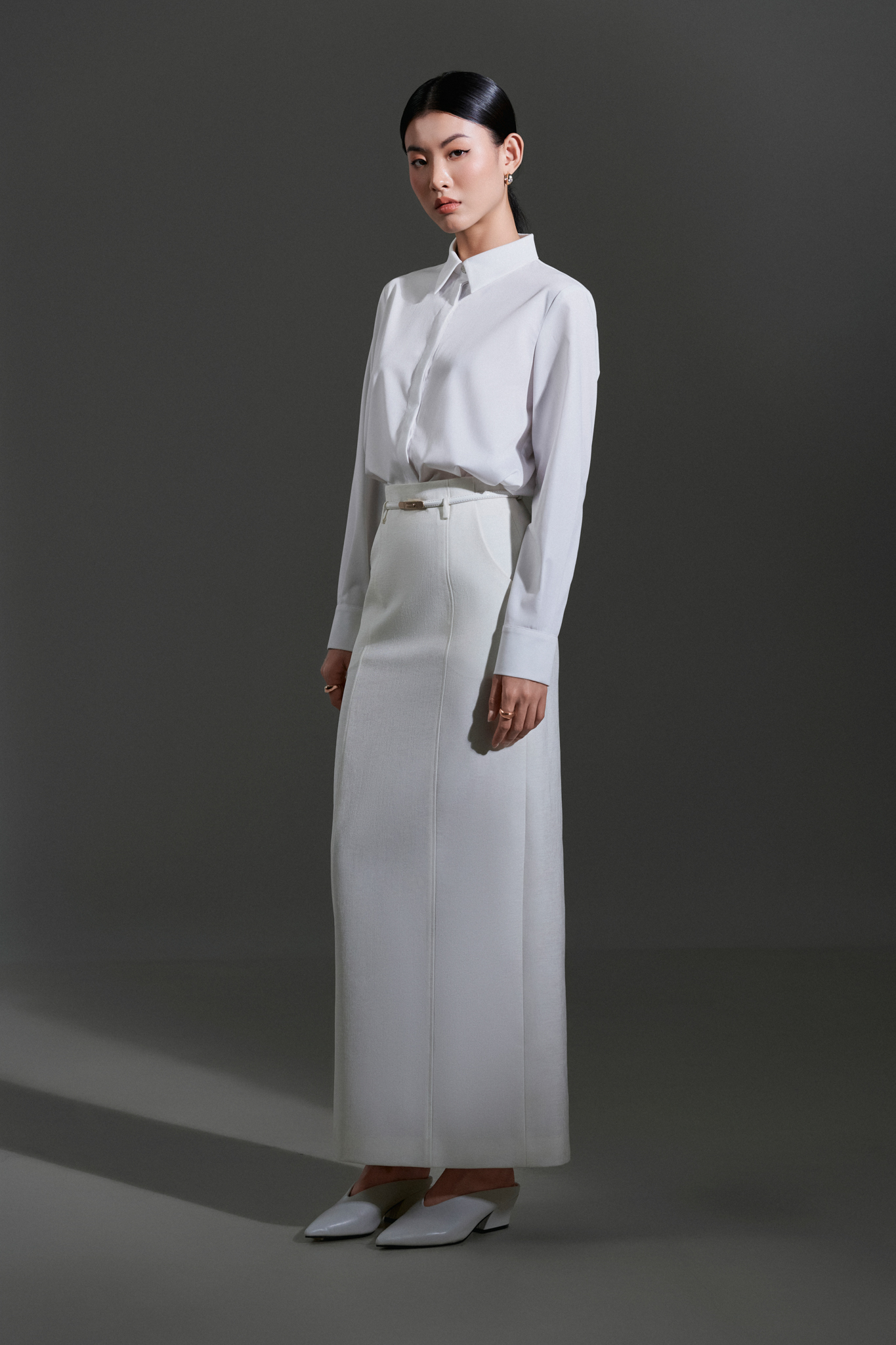 Áo sơ mi cổ đức bản to Vincent thiết kế cao cấp WHITE CHIC