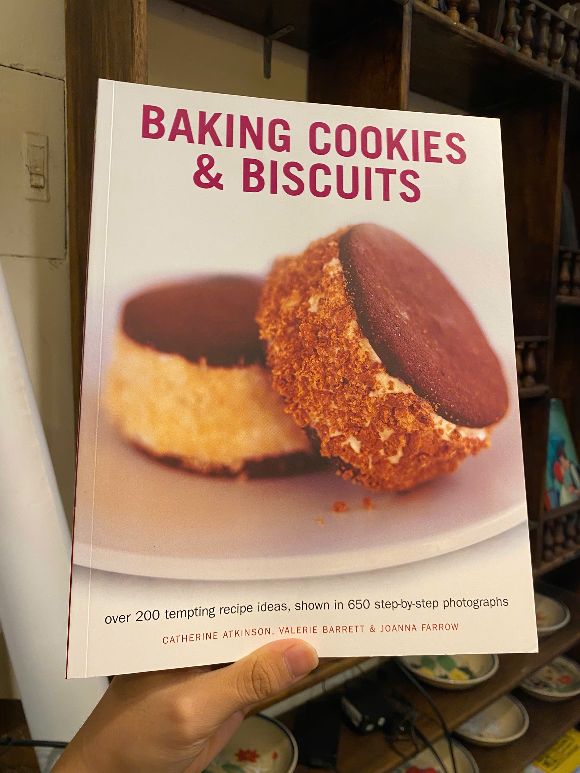 Sách - Baking Cookies &amp; Biscuits by Catherine Atkinson - Dạy nấu ăn tiếng Anh/Cookbook in English