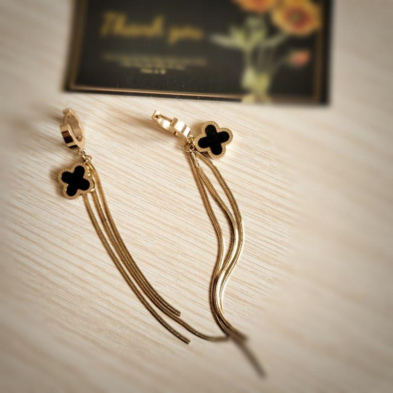 Bông tai cỏ bốn lá titan