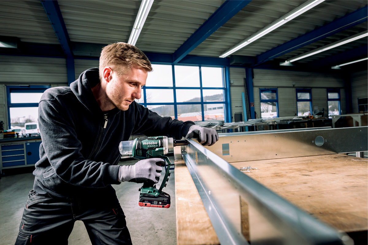 Máy Bắn Rivet Dùng Pin Metabo NP 18 LTX BL 5.0